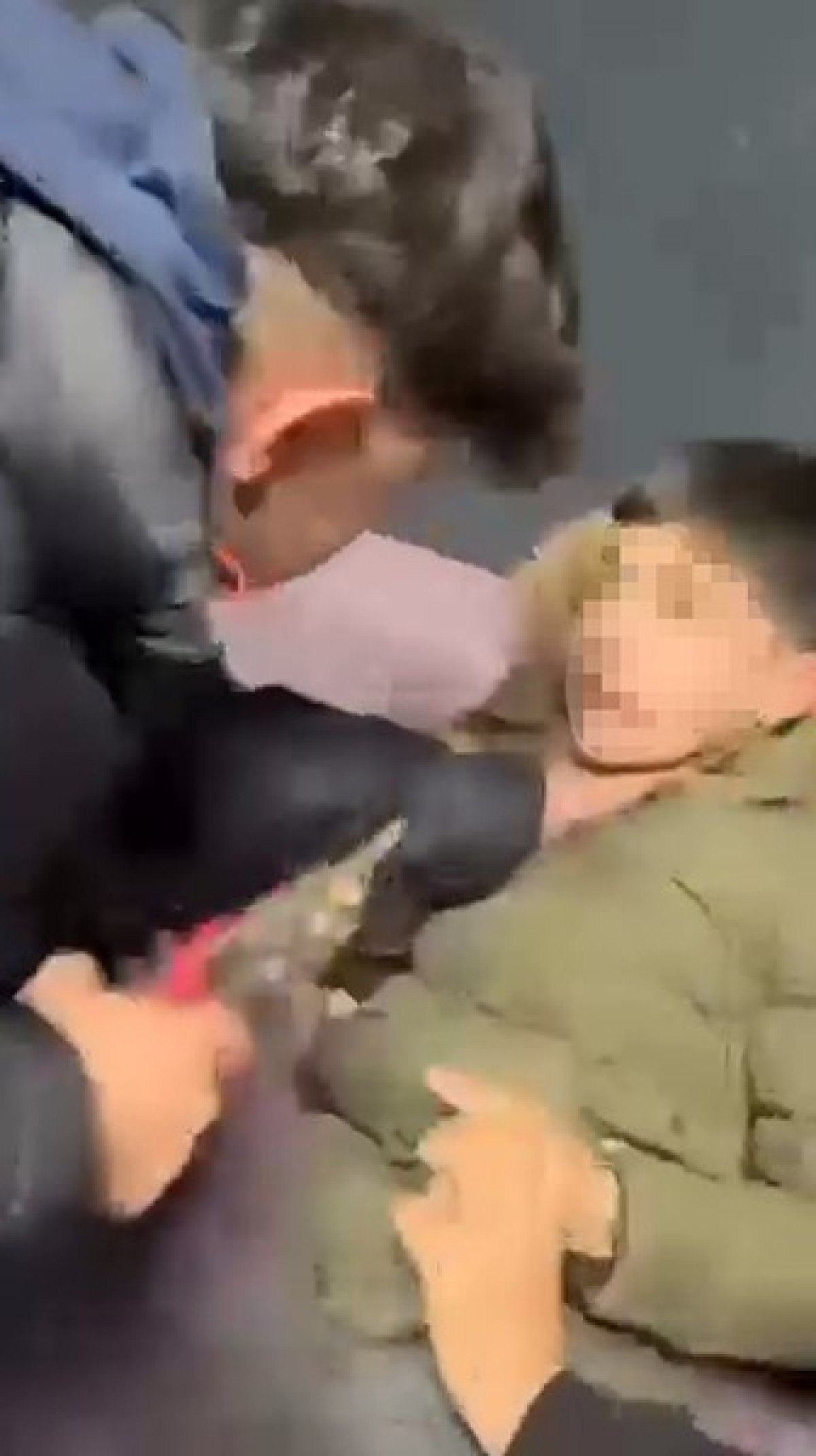 İstanbul'da engelli çocuğa işkence yapıp kayda aldılar 2 istanbulda engelli cocuga iskence yapip kayda aldilar 1