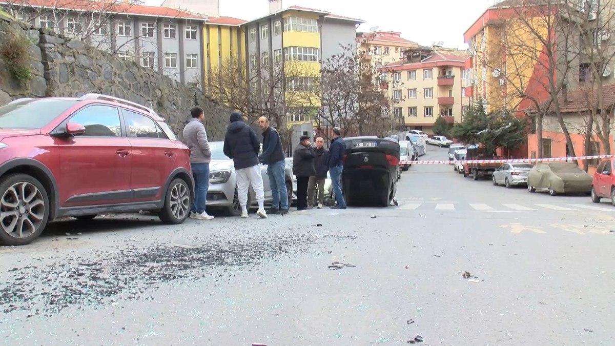 istanbulda park halindeki araclara carpti 0 51F9bUHz