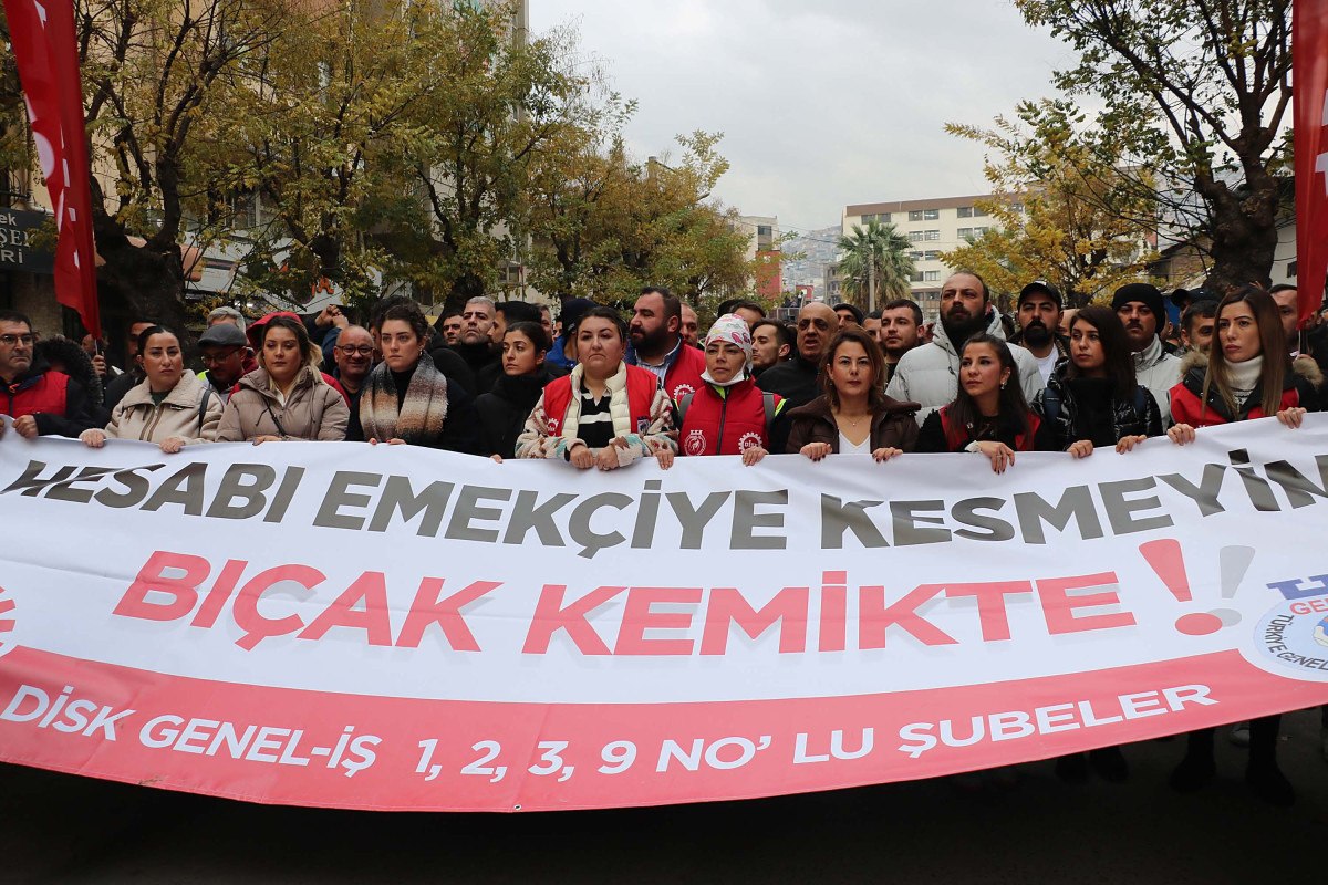 izmir buyuksehir belediyesinde maas krizi isciler eylem yapti 0 FK3HAMhM