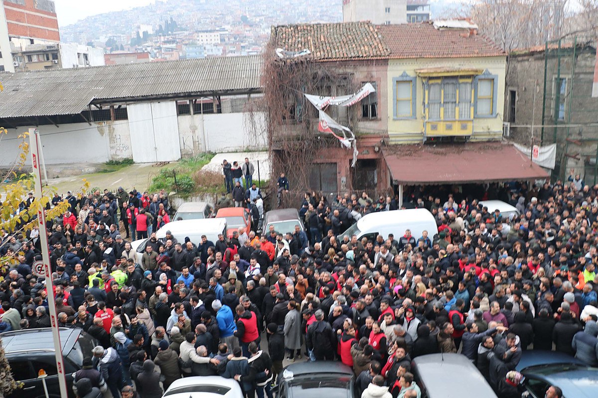 izmir buyuksehir belediyesinde maas krizi isciler eylem yapti 3 eqVGDXlp
