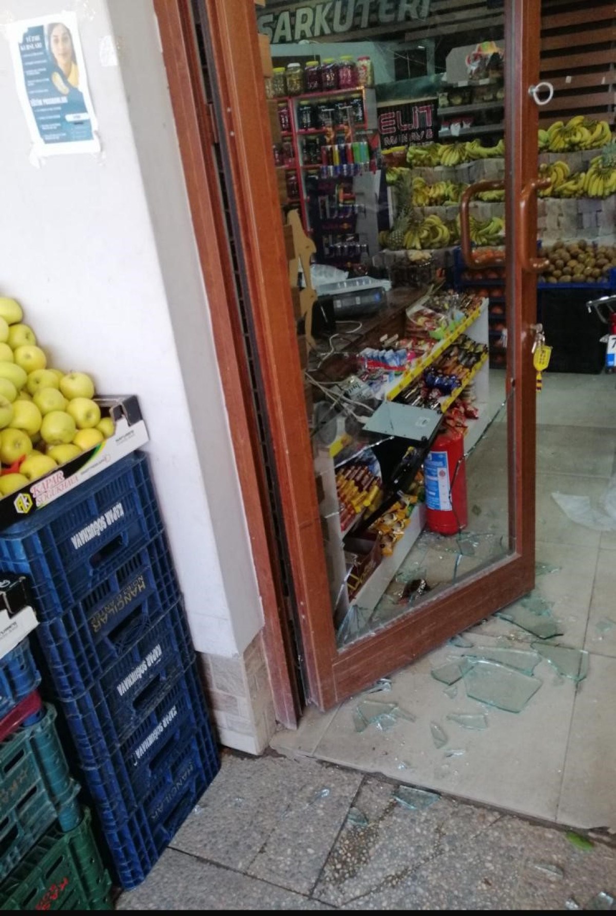 karamanda ilginc olay girdigi is yerinin kameralarini da caldi 2 Vbc8wf1C