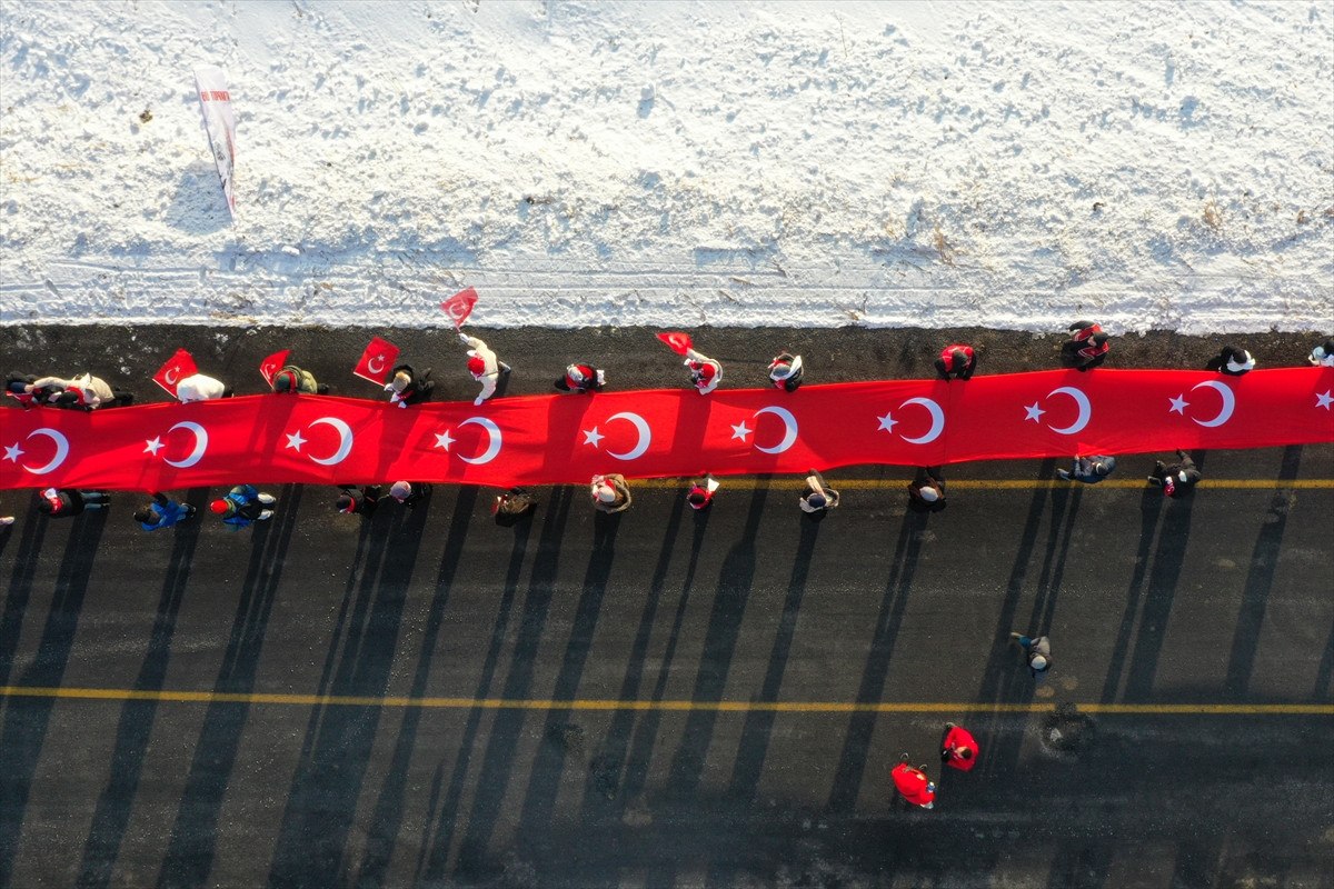 karsta sarikamis sehitleri icin yuruyus duzenlendi 2 cc2D1AQJ