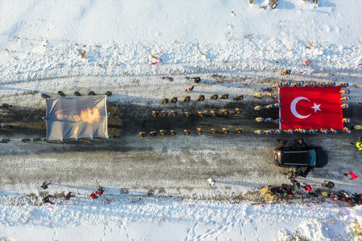 karsta sarikamis sehitleri icin yuruyus duzenlendi 3 DiyzKkb4