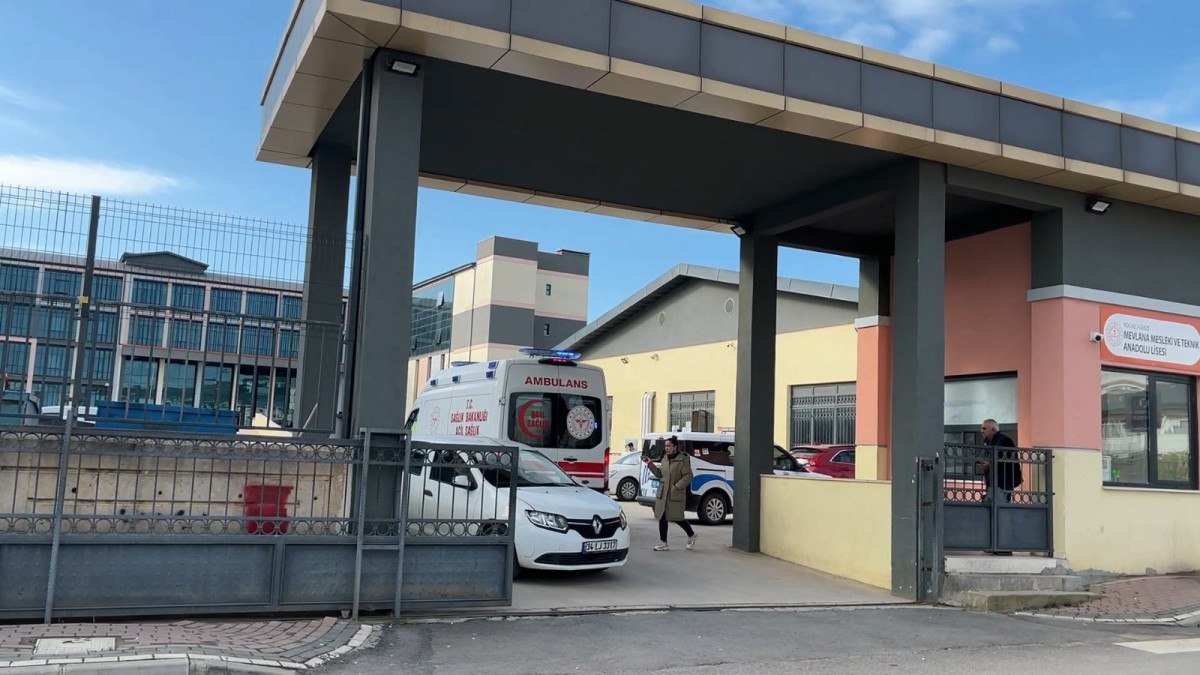 kocaelide okulda sinif arkadasini bicakaldi 0 D4PmOrHn