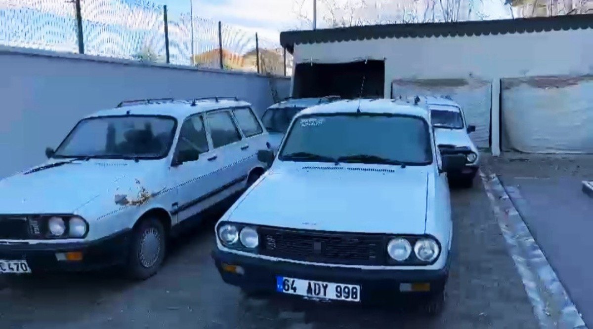 kutahyada caldiklari araclari change yaparak satan supheliler gozaltina alindi 0 H2w5Thwd