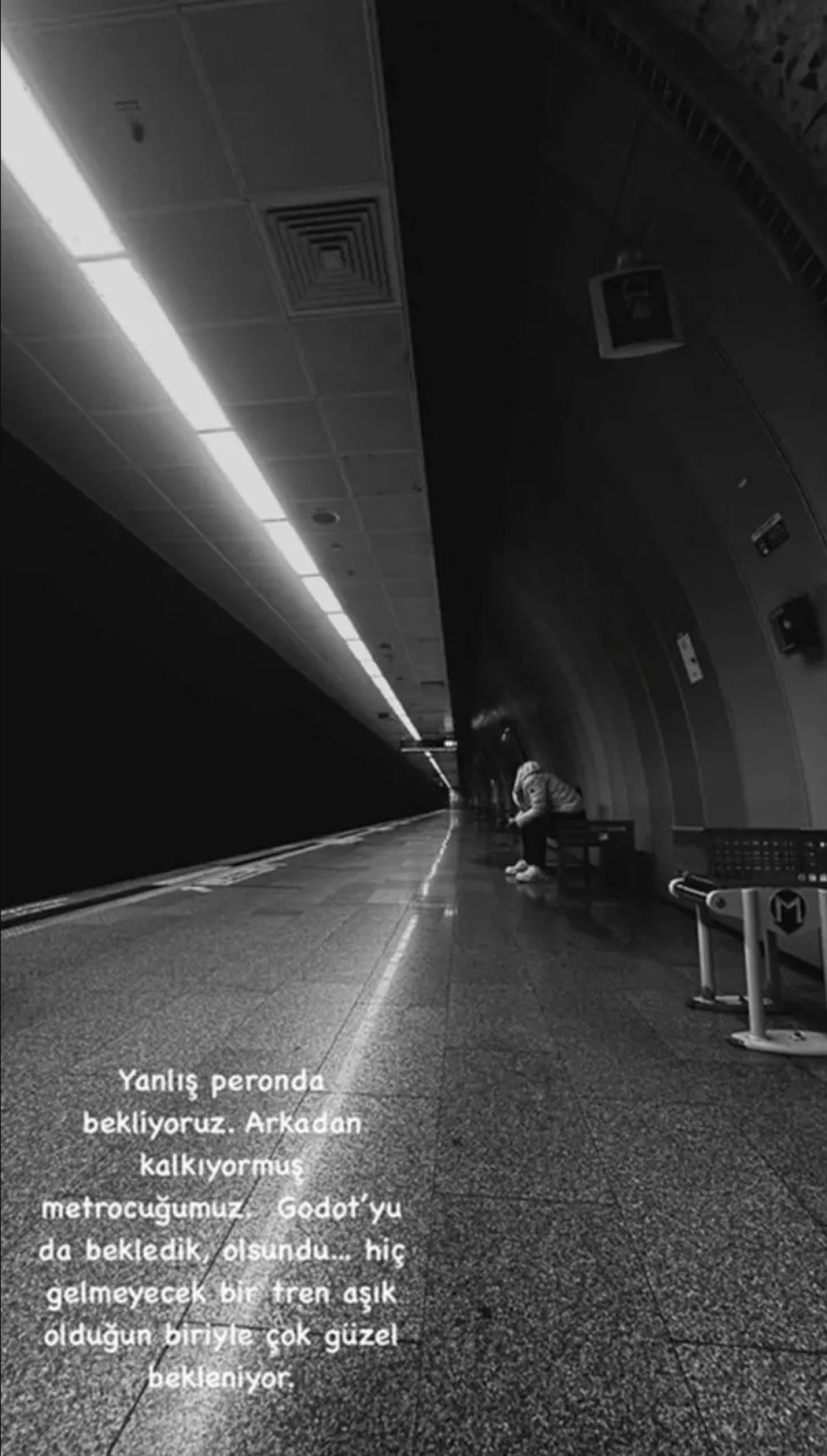 leyla dizisinin nuru oyuncu gonca vuslateri metroya bindi 2 Vg4MbTZz