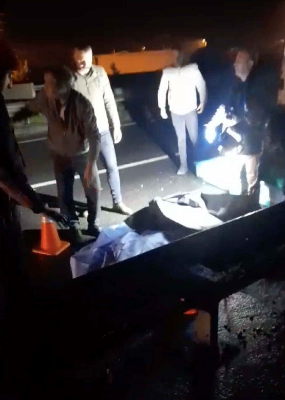 manisada bariyere carpan motosikletin surucusu aracin altinda kaldi 1 vjAHAtPO
