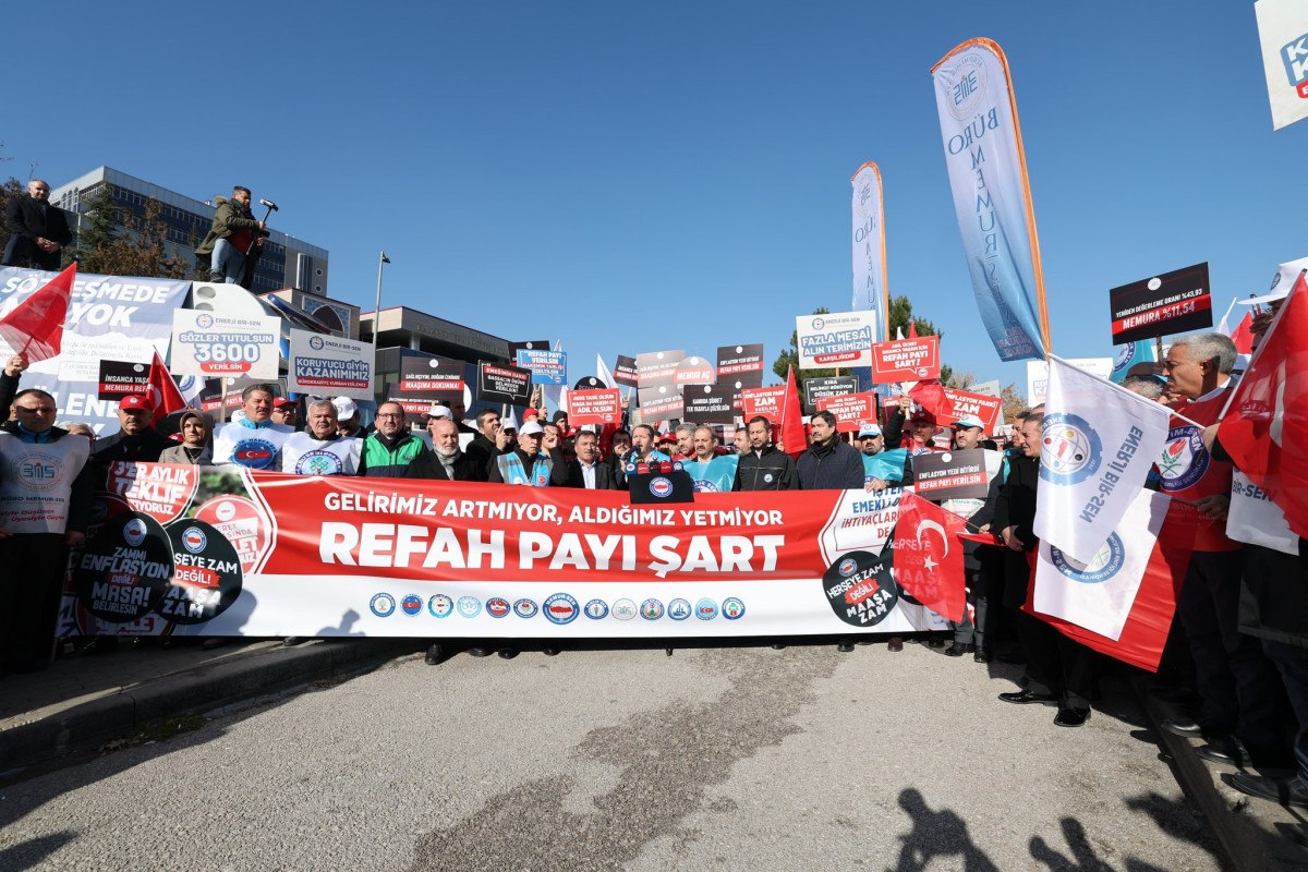 memurlar refah payi istiyor bakanlik onunde eylem yaptilar 1 MOUMdPHJ