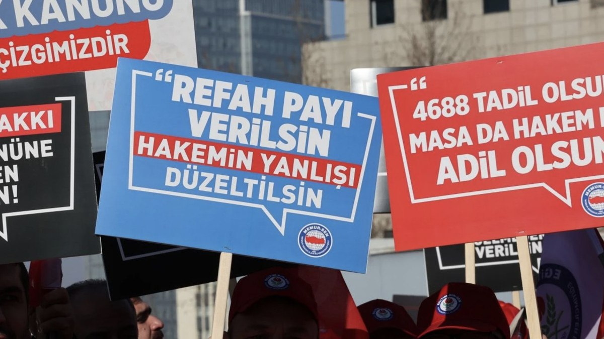 memurlar refah payi istiyor bakanlik onunde eylem yaptilar 2 AbcHW3ic