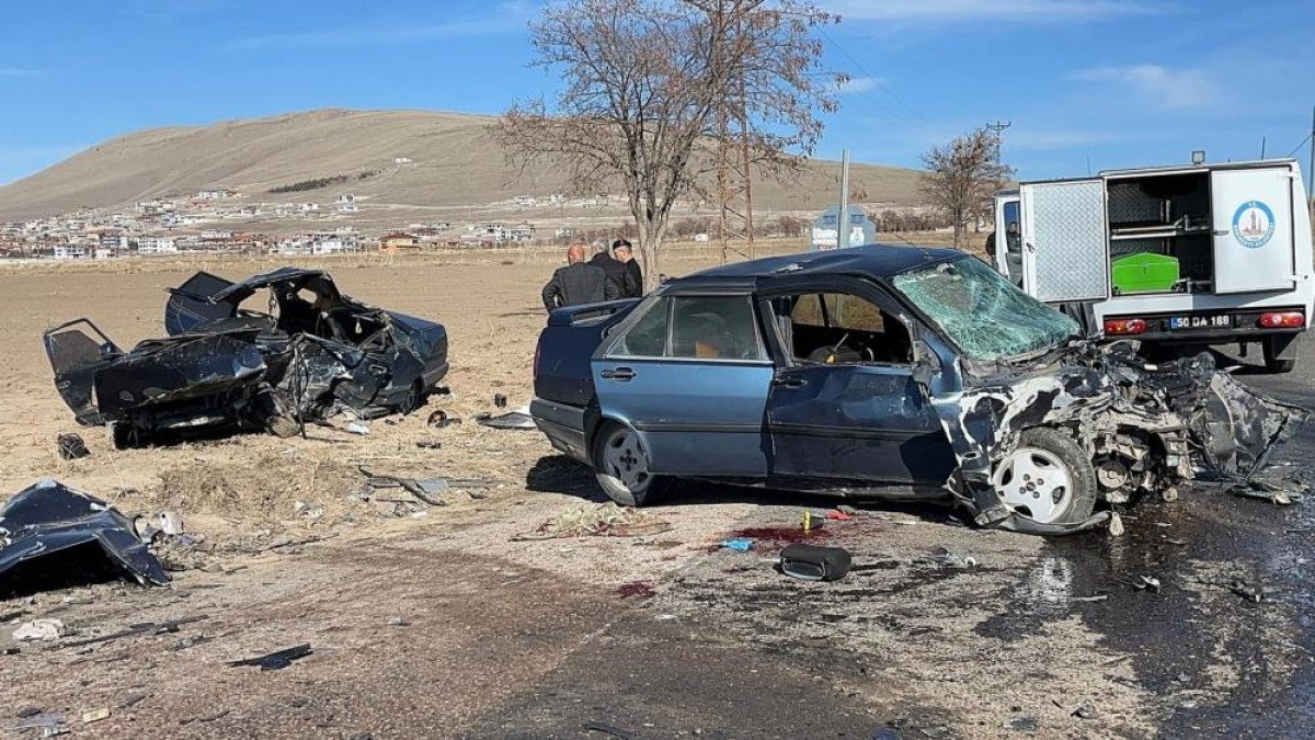 nevsehirde tofas marka arac baba ve ogluna mezar oldu 3 SbeAXNS4
