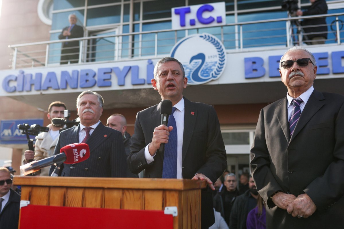 ozgur ozelin cihanbeylide miting yaptigi alan bos kaldi 0