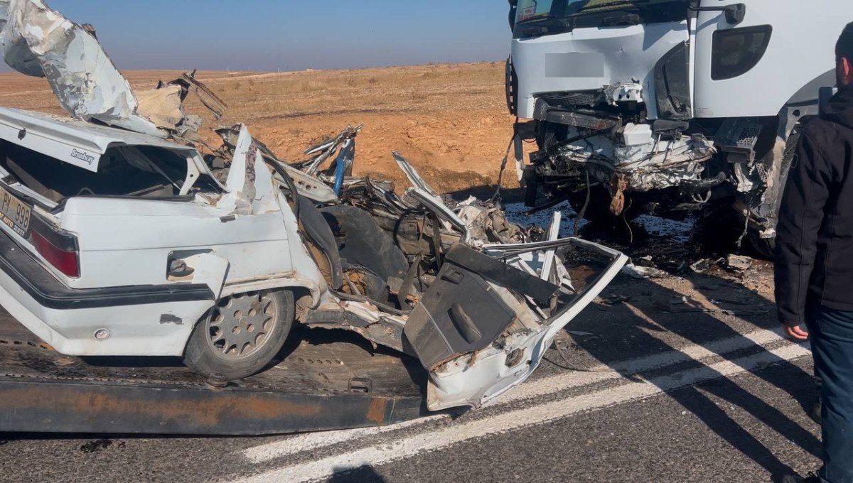 sanliurfada demir yiginina donen otomobilin surucusu hayatini kaybetti 0 ajWZdumg