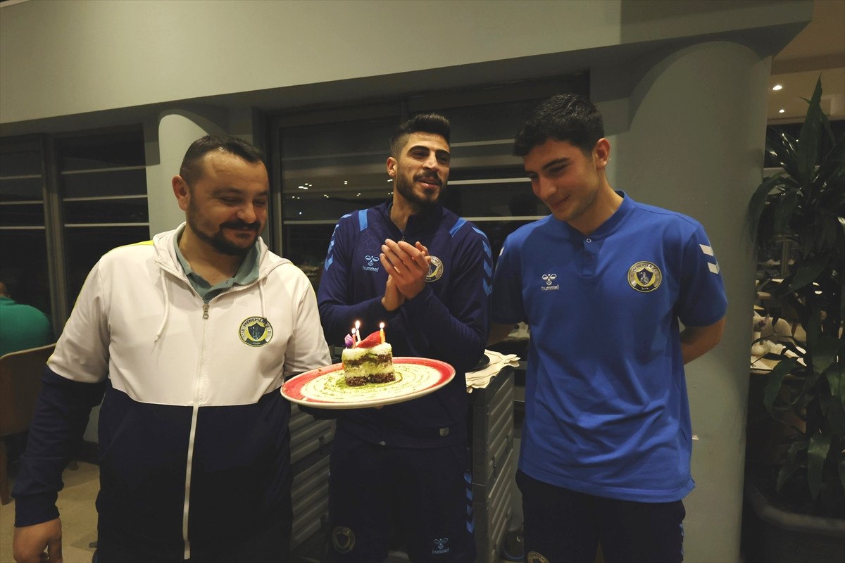 sehit fethi sekinin futbolcu oglu dogum gununu takim arkadaslariyla kutladi 1 BduCbeYT