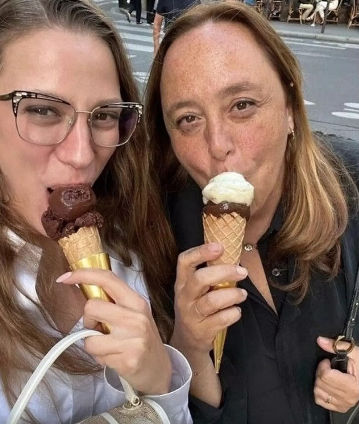 serenay sarikaya ve menajeri hakkindaki skandal iddialar ortaya atilmisti unlu isimlerden tepki yagdi 0 TGR2GzHa
