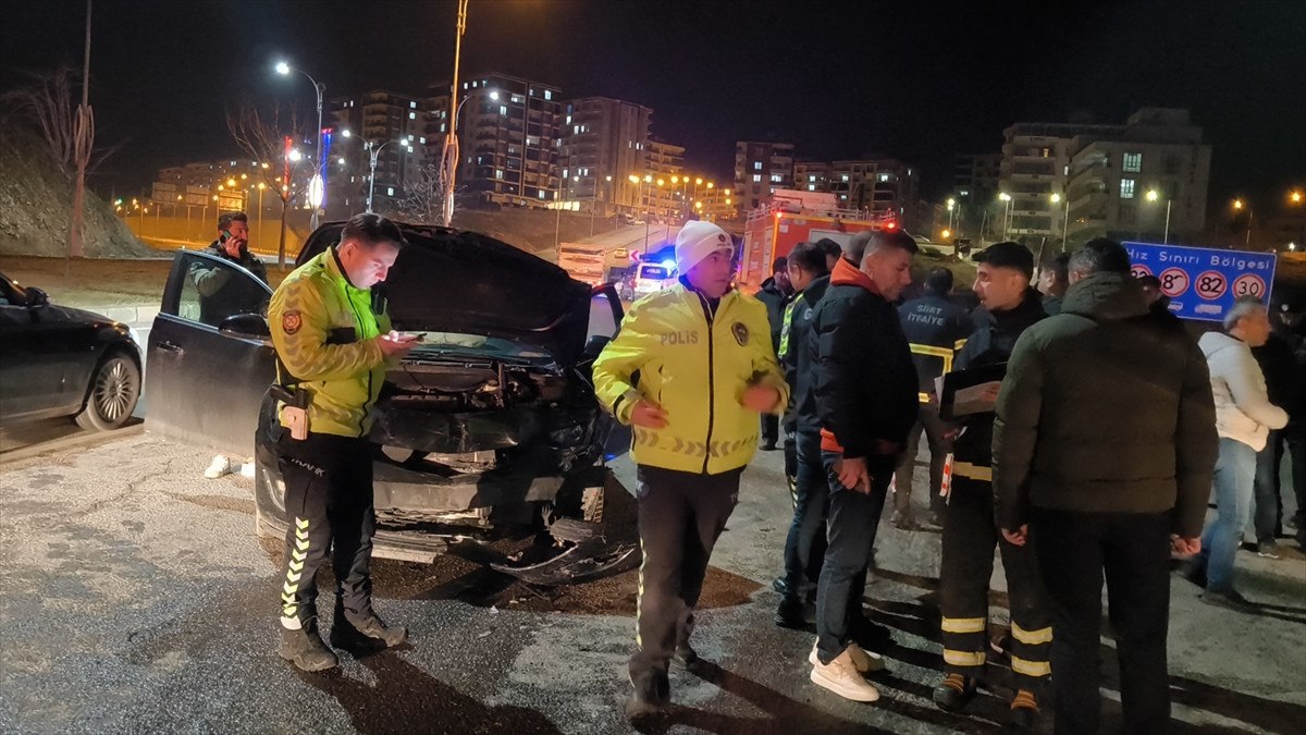 siirtte iki otomobil carpisti 4 yarali 0 gVG99mJQ