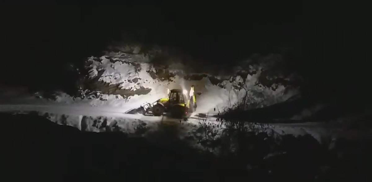 siirtte kar yagisi etkisini artirdi koy yollari kapandi 0 RRzauky6