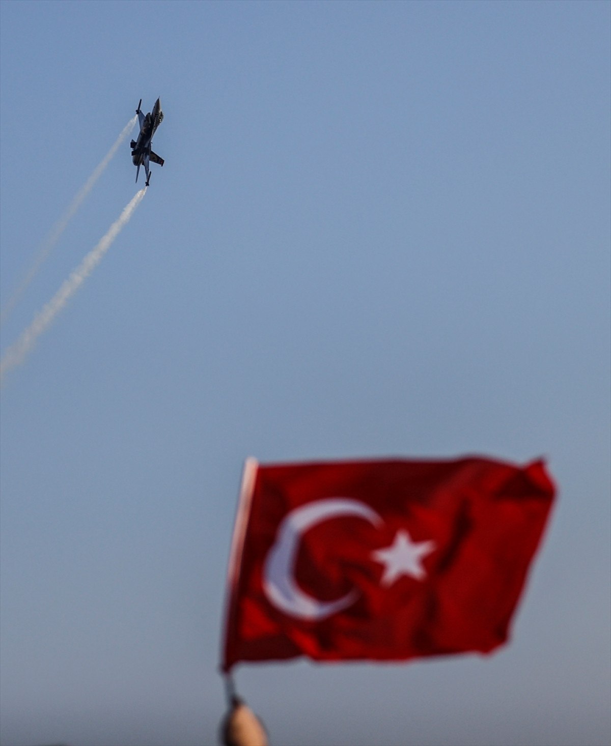 soloturk hazirladigi video klipte ferdi tayfuru sarkisiyla andi 25 98LjM6qe