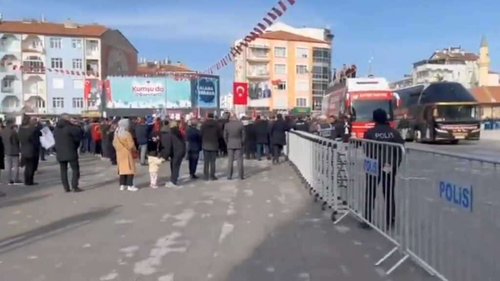 Suriye'deki devrim Ümit Özdağ'ı vurdu: Miting alanı boş kaldı 6 suriyedeki devrim umit ozdagi vurdu miting alani bos kaldi 7kKtJXSN