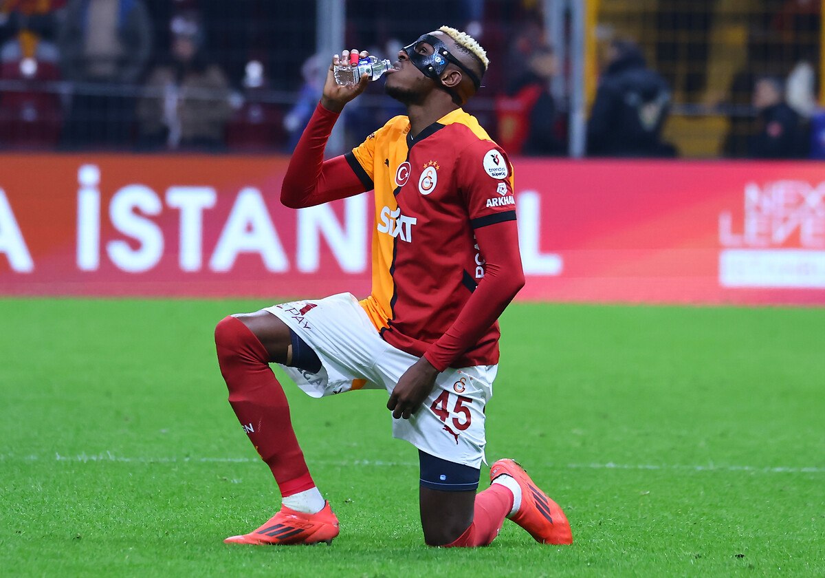 victor osimhenin yegeni galatasaray altyapisinda idmanlara cikiyor 0 DFhBV41Q