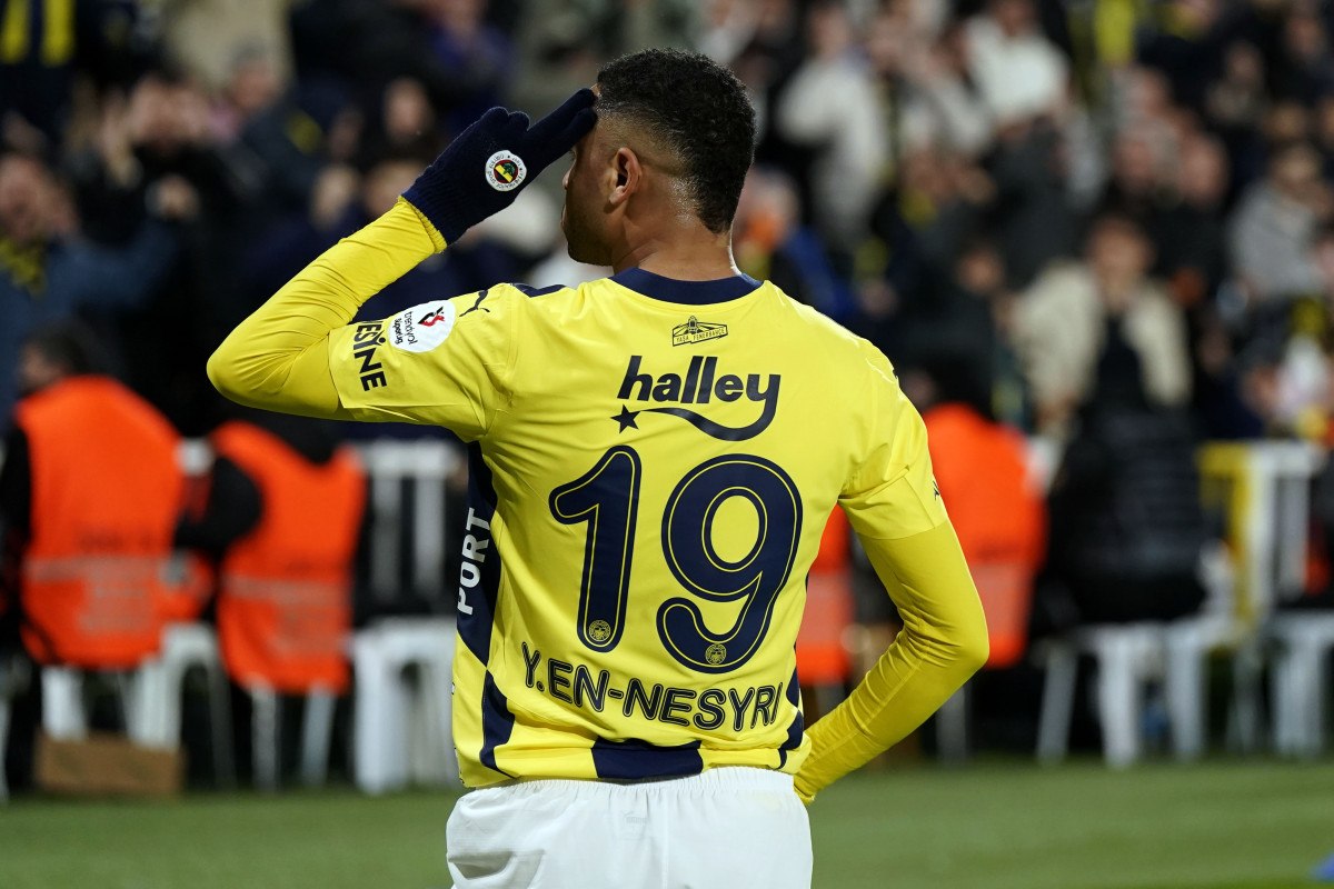 youssef en nesyriden son 3 macta 5 gol 1 N9F7O33z