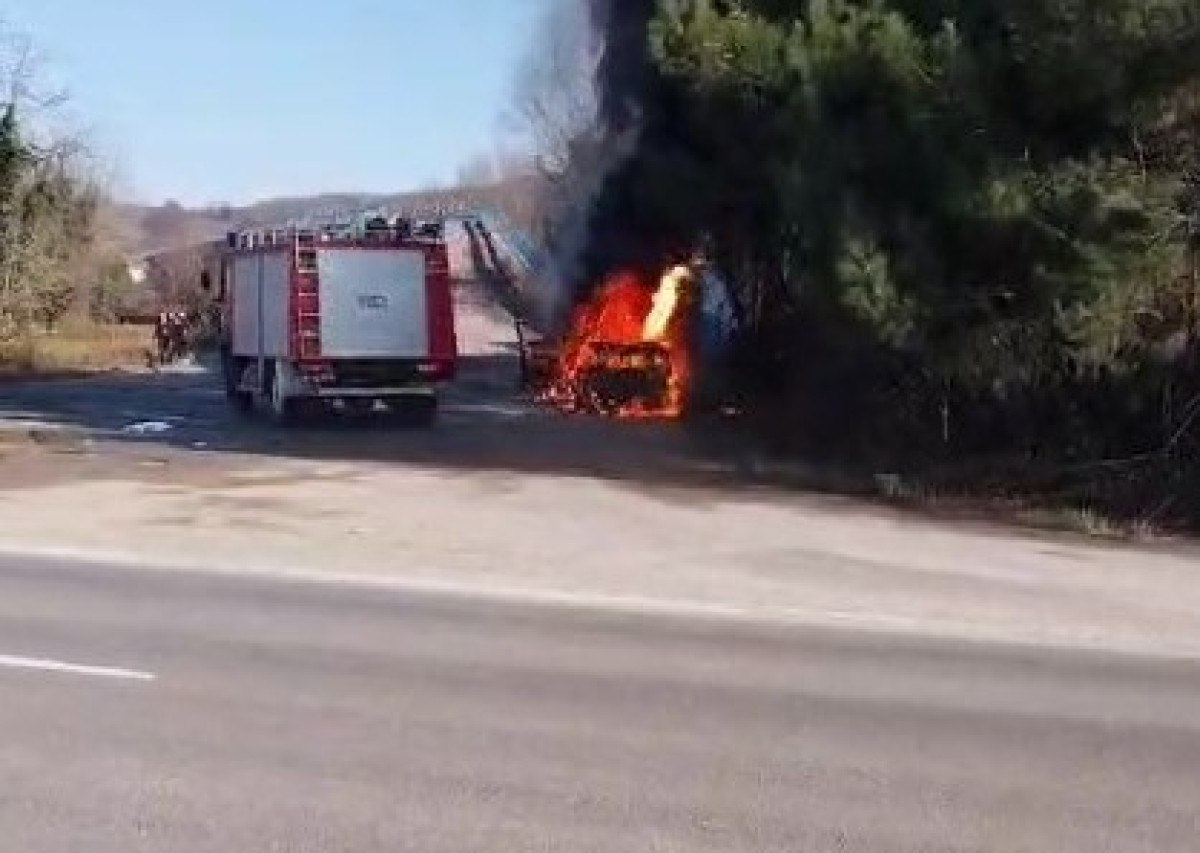 zonguldakta yangin cikan aractan kendini son anda kurtardi 1 e2v4fIWw