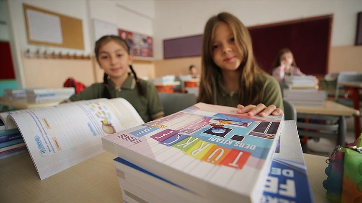 20 milyondan fazla ogrenci karnelerini alacak yariyil tatili basliyor 0 wShseDkN