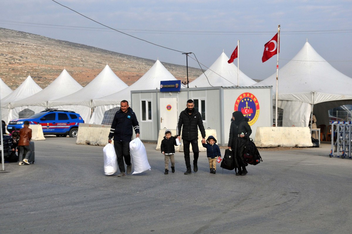 5 aylikken turkiyeye gelen suriyeli safa ulkesine geri dondu 4 iRzsW2Ib