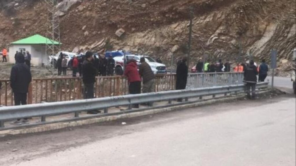 Adana'da baraja düşen otomobilin sürücüsü kayboldu 9 adanada baraja dusen otomobilin surucusu kayboldu C4Dmr86r