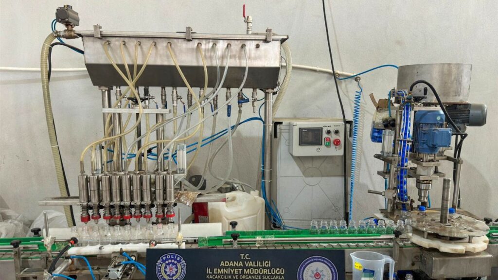 Adana'da zemzem suyuna musluk suyu karıştırdı: Şimdiye kadar şikayet gelmedi 9 adanada zemzem suyuna musluk suyu karistirdi simdiye kadar sikayet gelmedi DzmafvAr