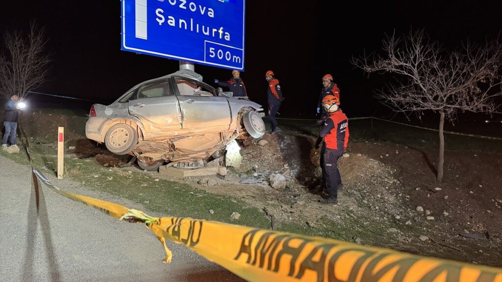 Adıyaman'da direğe çarpan otomobilin sürücüsü öldü 2 adiyamanda direge carpan otomobilin surucusu oldu iXGATWBG