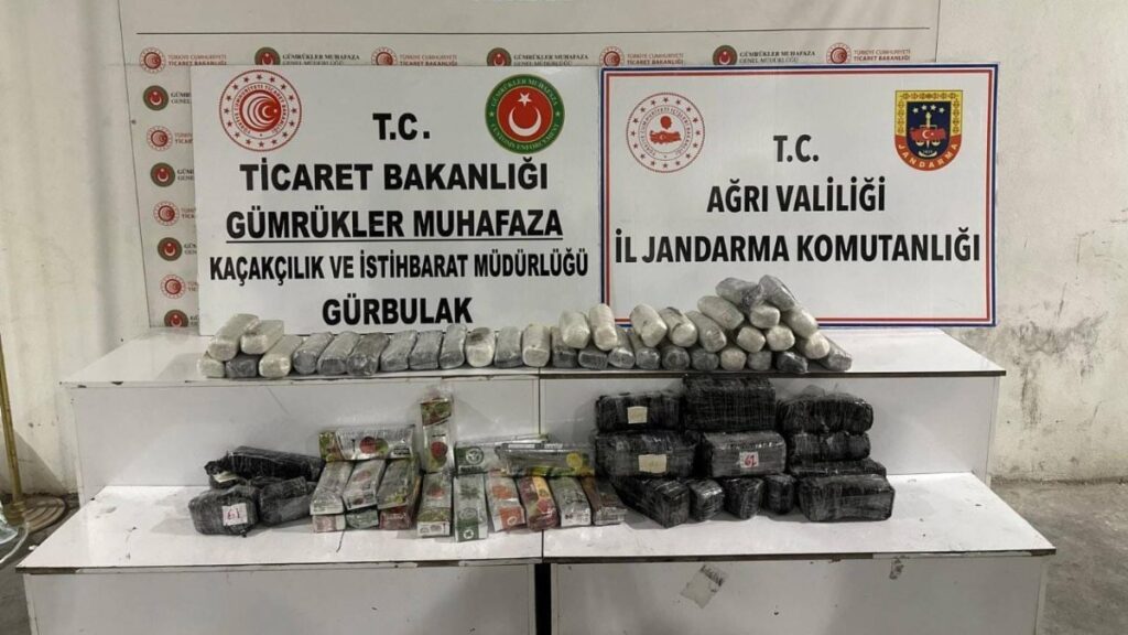 Ağrı'da uyuşturucu operasyonu: 18 kilo 730 gram esrar ele geçirildi 5 agrida uyusturucu operasyonu 18 kilo 730 gram esrar ele gecirildi QrDry5Dk