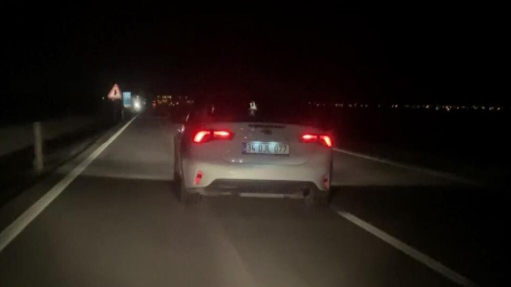 aksarayda insanlarin canini hice sayan trafik magandasi goruntulendi RPYu4Mi4
