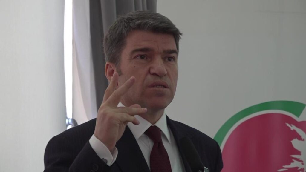 Amasya Valisi'nden uyarı: 7 hayat, 200 liralık taksi ücretiyle kurtulabilirdi 5 amasya valisinden uyari 7 hayat 200 liralik taksi ucretiyle kurtulabilirdi OIZ2261X