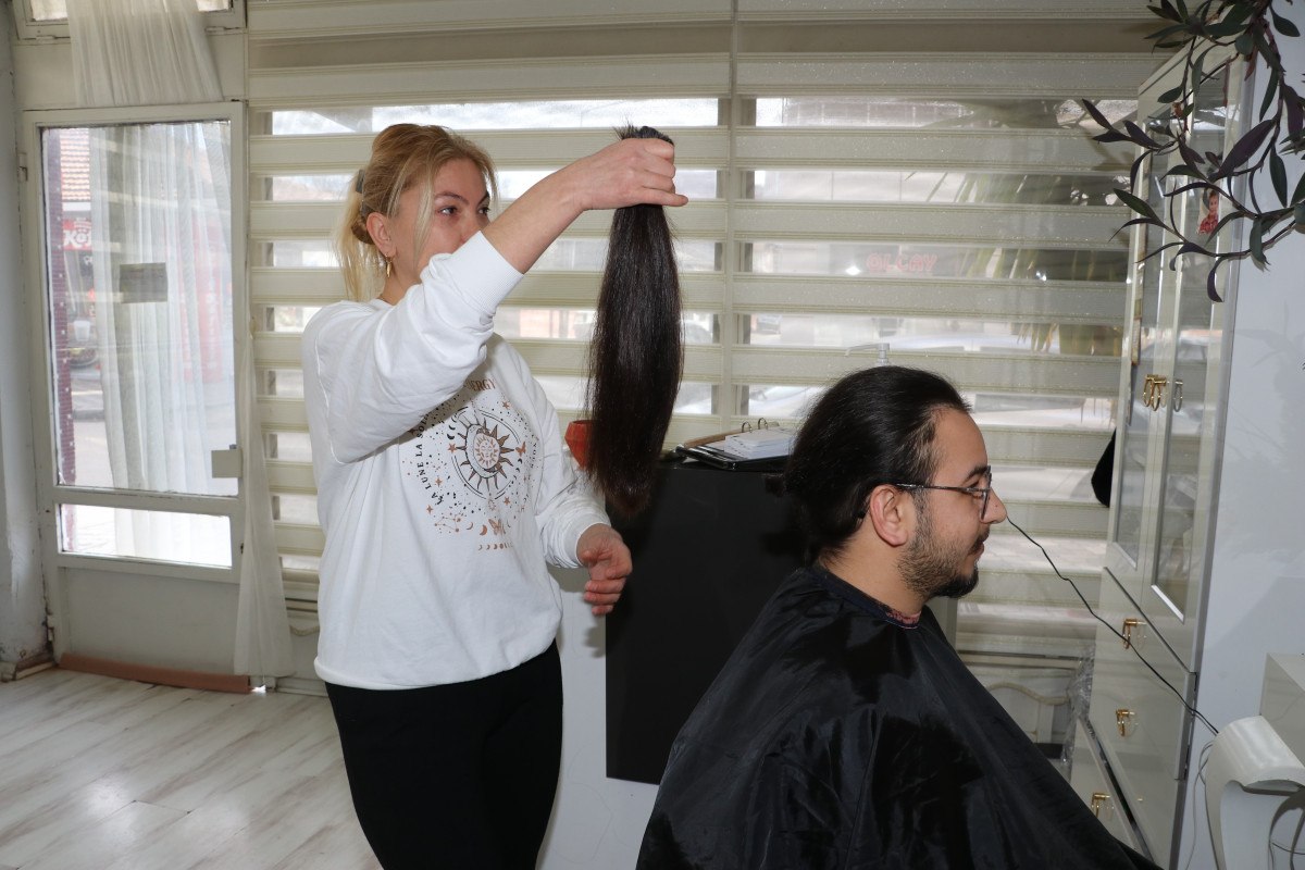 amasyada 75 yildir uzattigi saclarini kanser hastalarina bagisladi 0 Nc6FPpp7