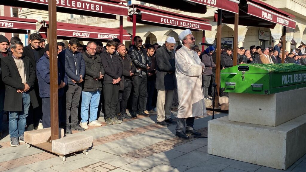Ankara'da göçükte hayatını kaybeden işçilere veda 4 ankarada gocukte hayatini kaybeden iscilere veda jTb9IuN1