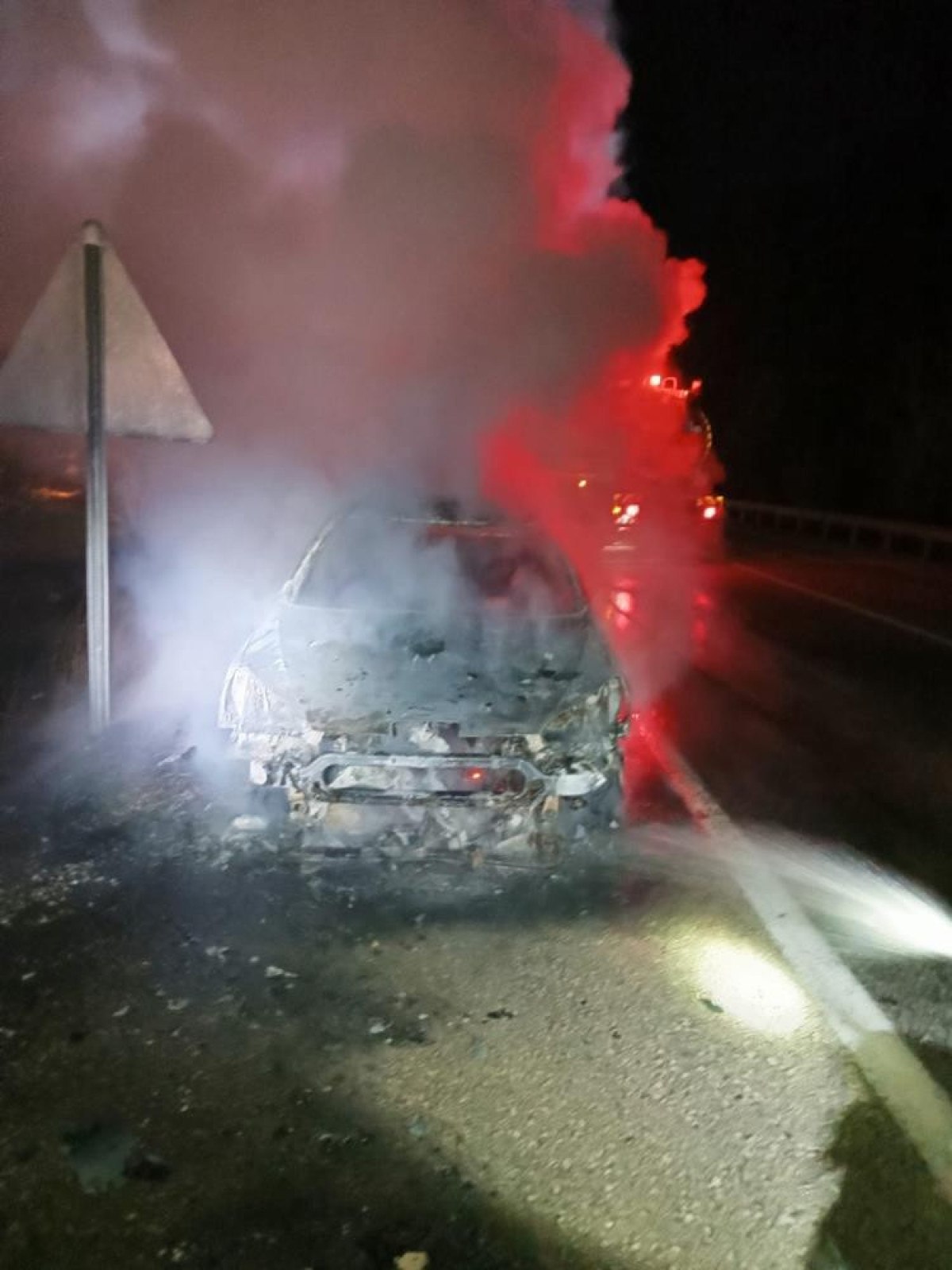 antalya isparta karayolunda seyir halindeki otomobil alev aldi 2