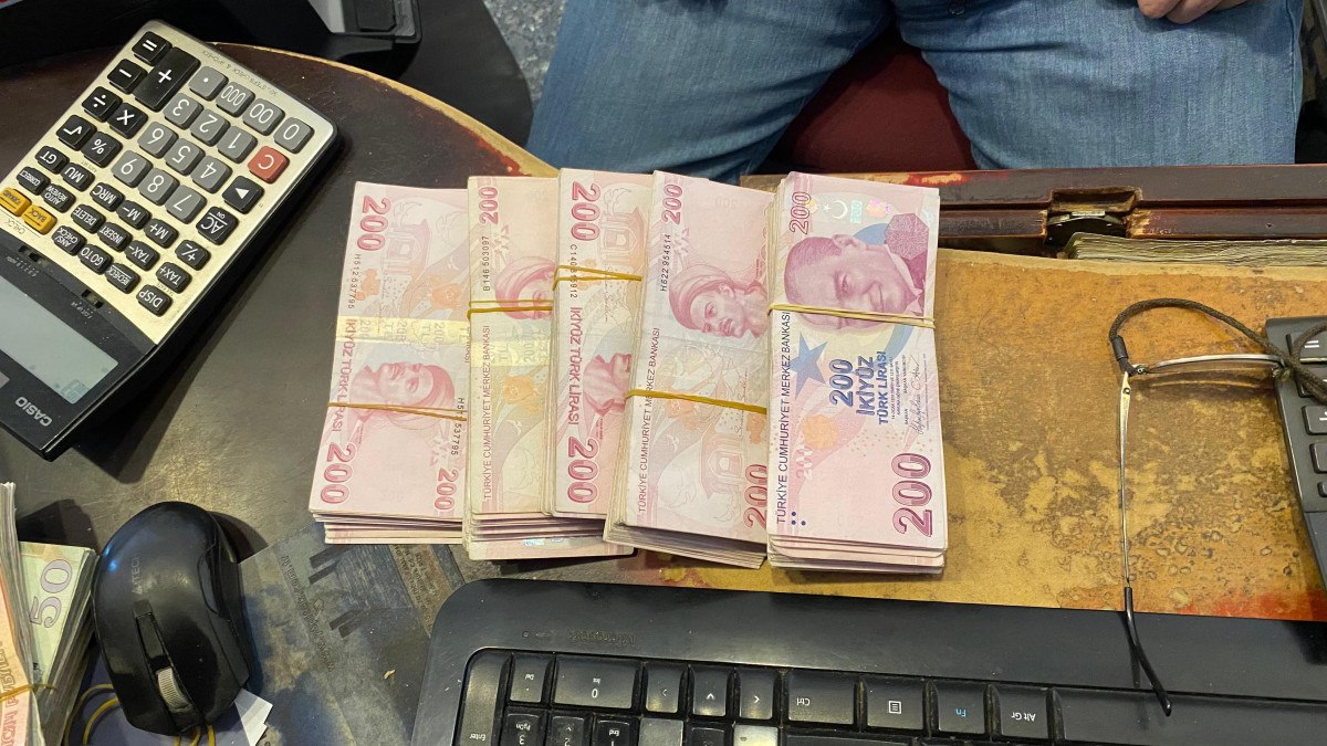 artvinde bankadan verilen fazla parayi iade etti tesekkur olarak cay ikram edildi 0 Crctar8B