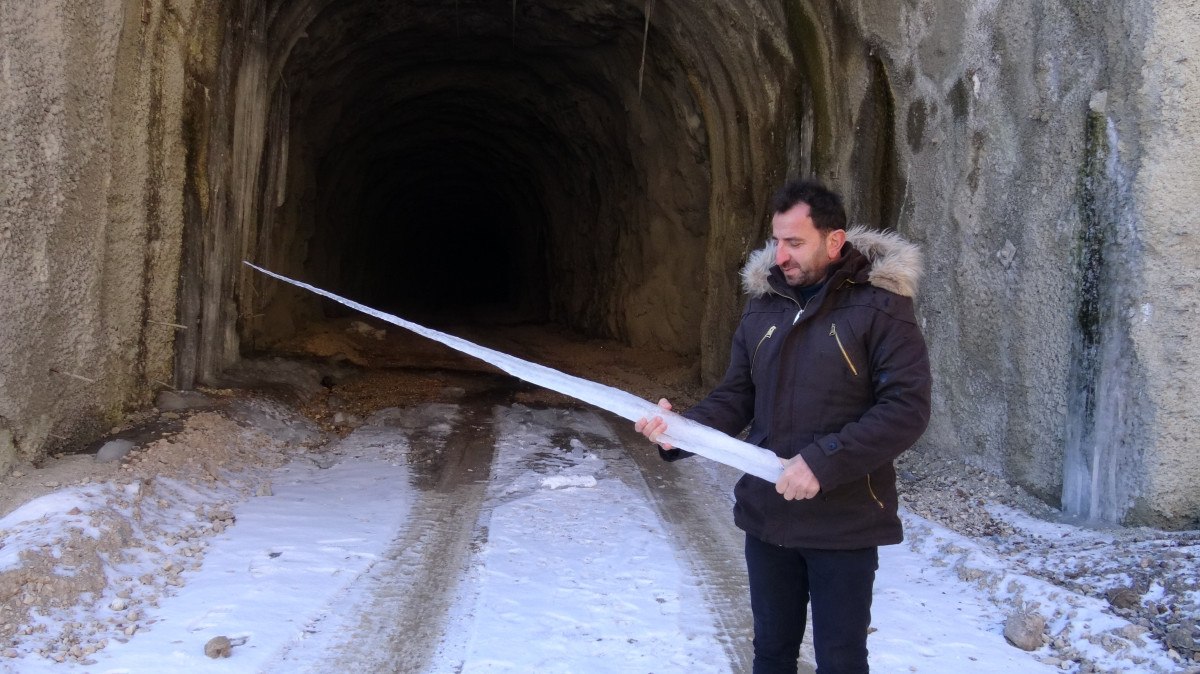 artvinin yusufeli ilcesindeki tunelden gecmek yurek istiyor 0 lFlQ95GN