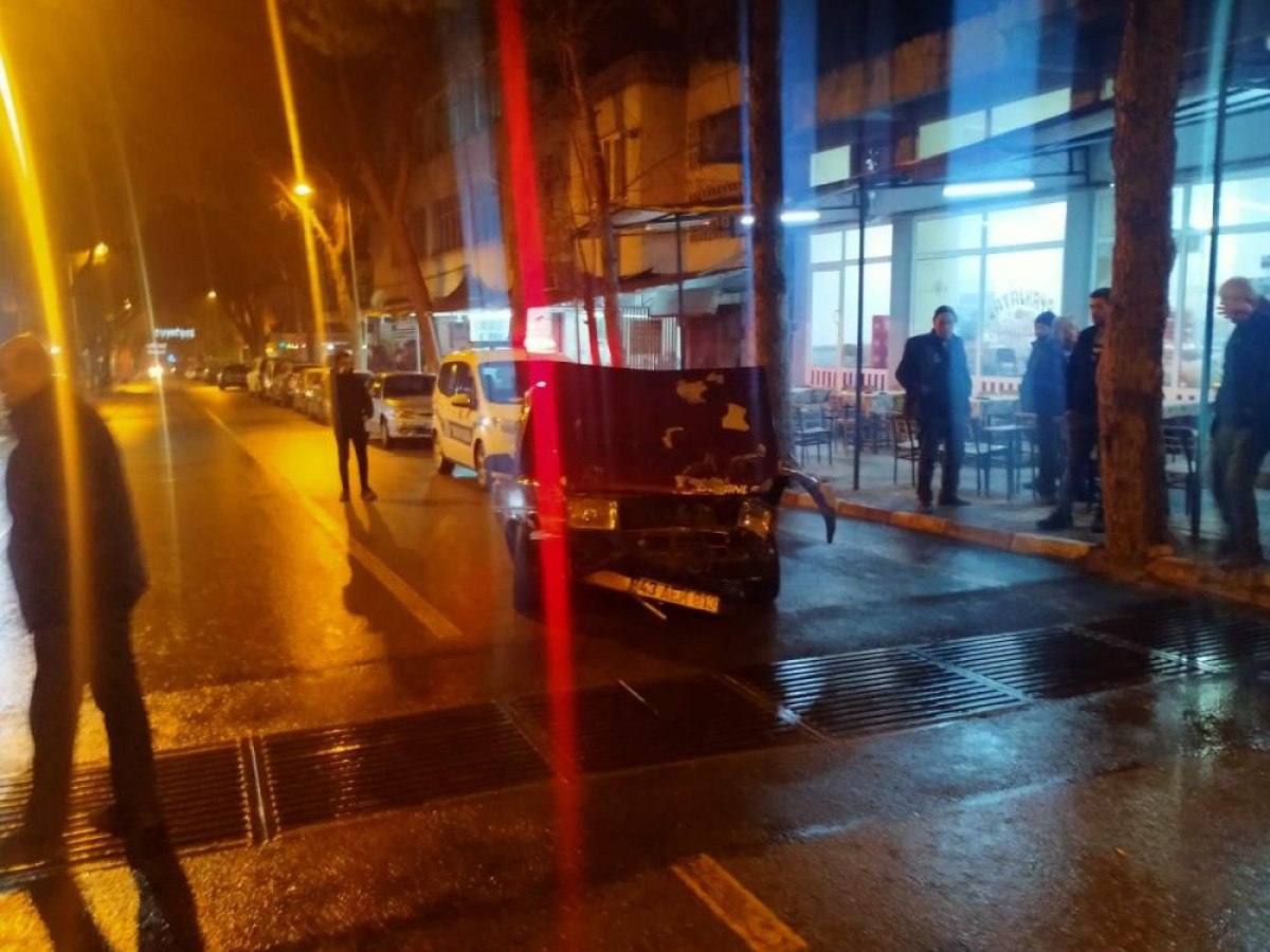 aydinda kamyonetle carpisan otomobil kullanilamaz hale geldi 0 tv67vbm4