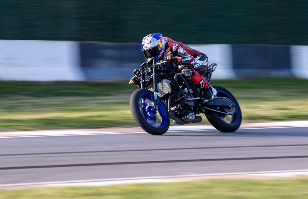 bahattin sofuoglu dunya superbike sampiyonasinda surpriz pesinde 12 wme65pP2