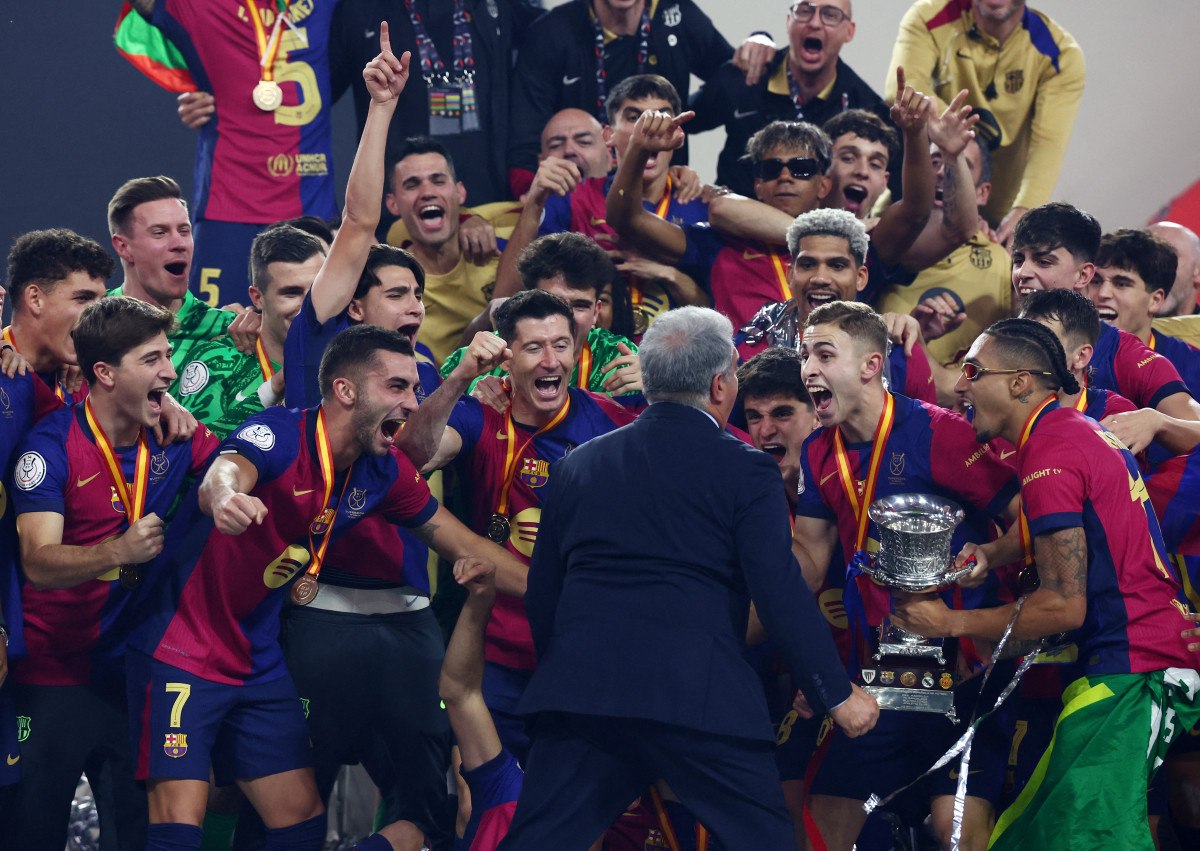 barcelona real madrid karsisinda 5ledi super kupayi kazandilar 11 drS3E9NF