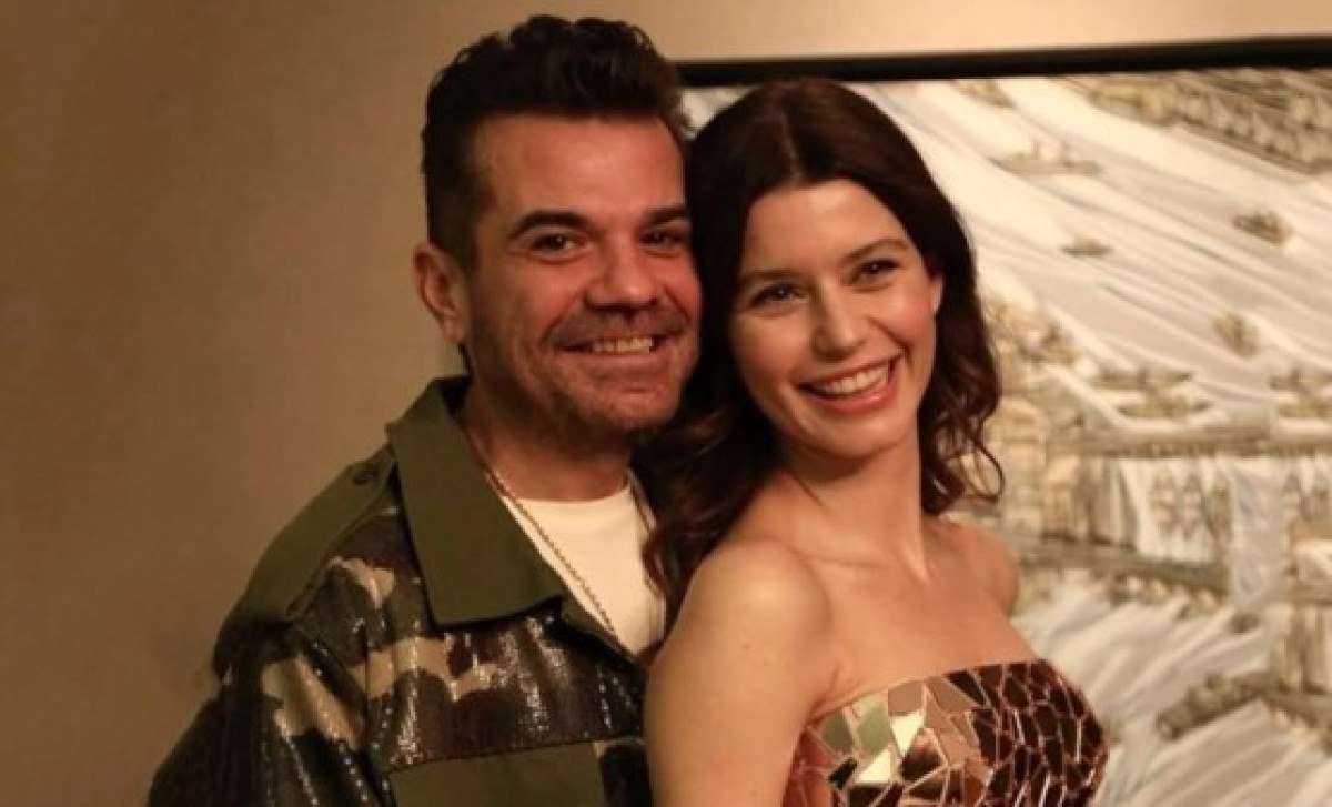 beren saat ve kenan dogulunun los angelesteki evi yandi 0 FJeDr6X1