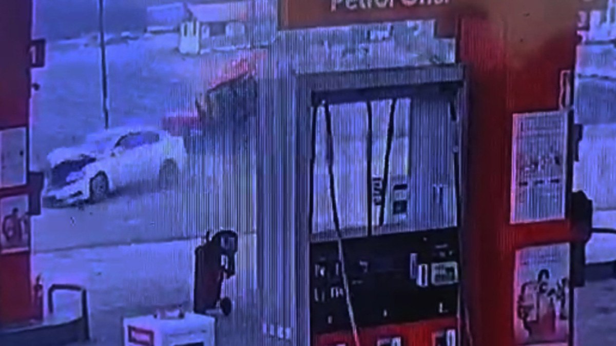 boluda traktorle otomobilin carpistigi kaza kameraya yansidi 1 eDYhlQrR