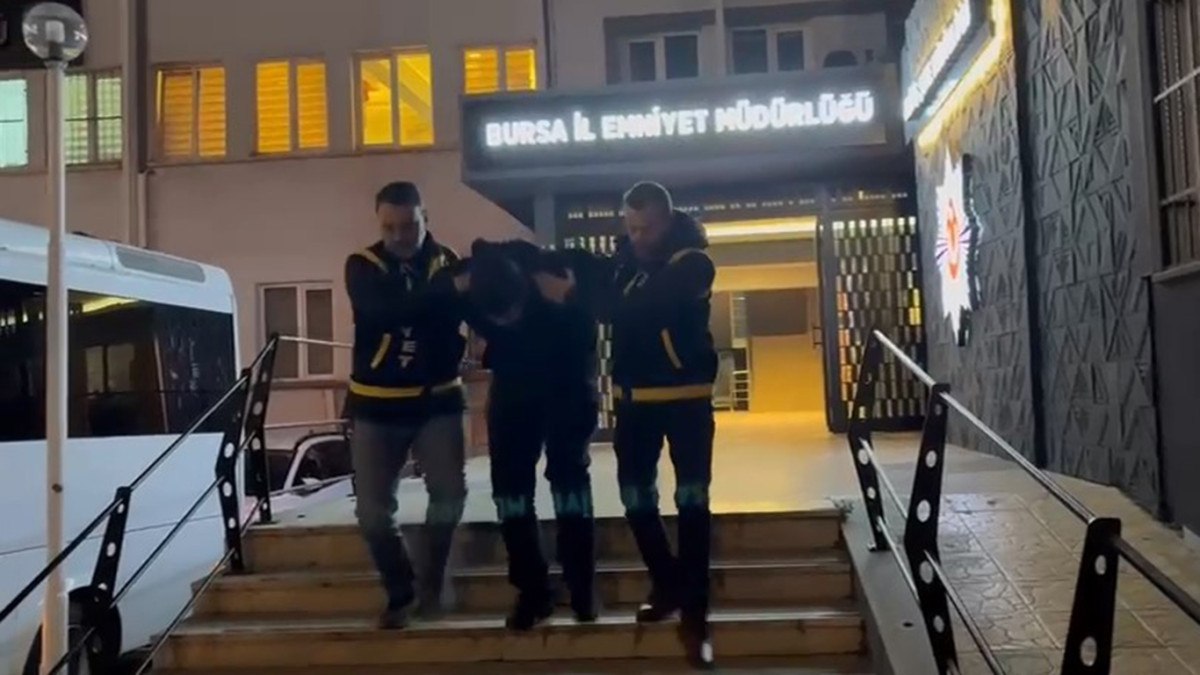 bursada kafede dehset sacan maskeli saldirgan yakalandi 2 q4dJlPnc