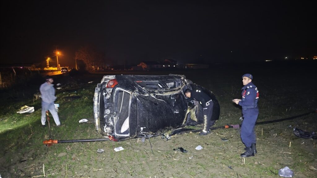 bursada otomobil takla atti 3 kisi yaralandi Gz4ffHxa