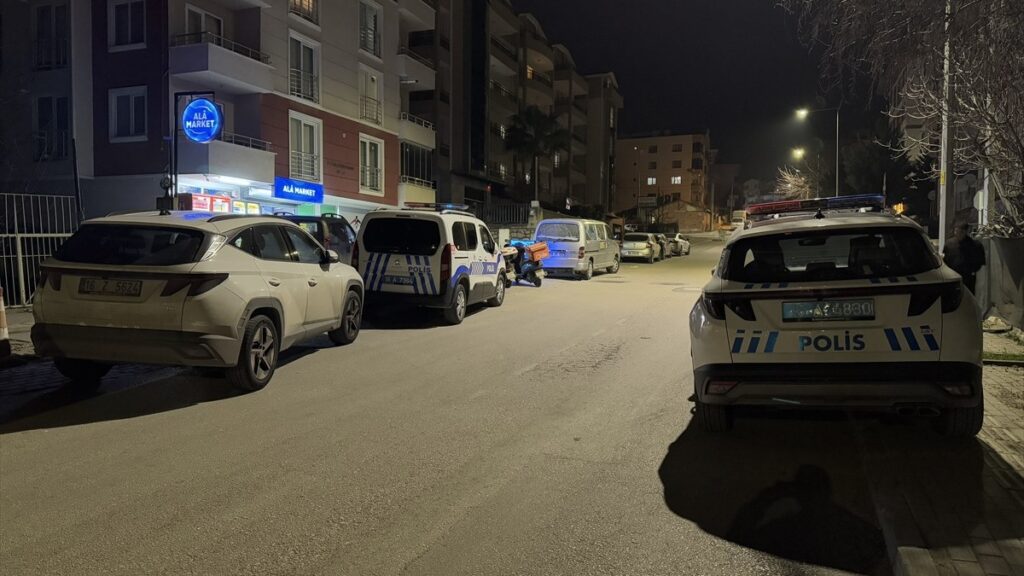Bursa'da silahlı tekel bayi soyguncuları yakalandı 6 bursada silahli tekel bayi soygunculari yakalandi 6i5CdLhU