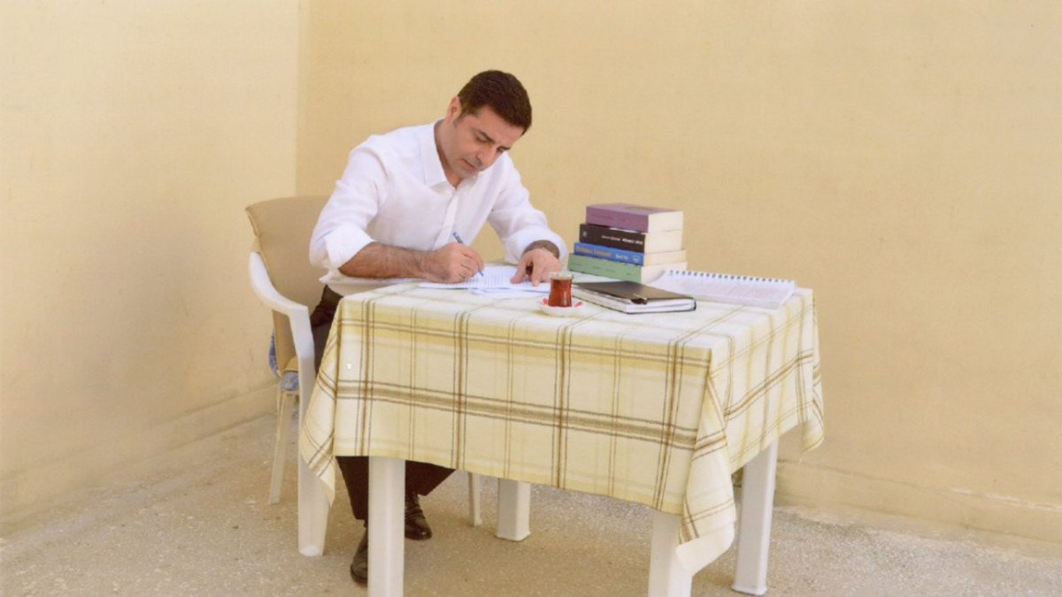 dem parti imrali heyeti demirtasi ziyaret etti 0 EL9kNbLW