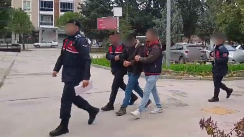 Denizli'de 'Ben gizli servisten Komiser Kenan' dedi, 1 milyon dolandırdı 2 denizlide ben gizli servisten komiser kenan dedi 1 milyon dolandirdi HEpQrcaq