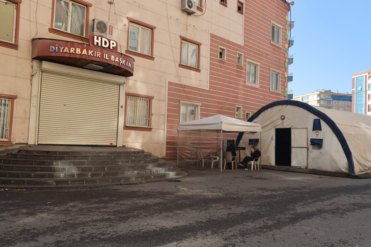 diyarbakir annelerinin evlat nobeti cocuklarimizi olu diye sitelerine atmislar 3 AZy37GR3