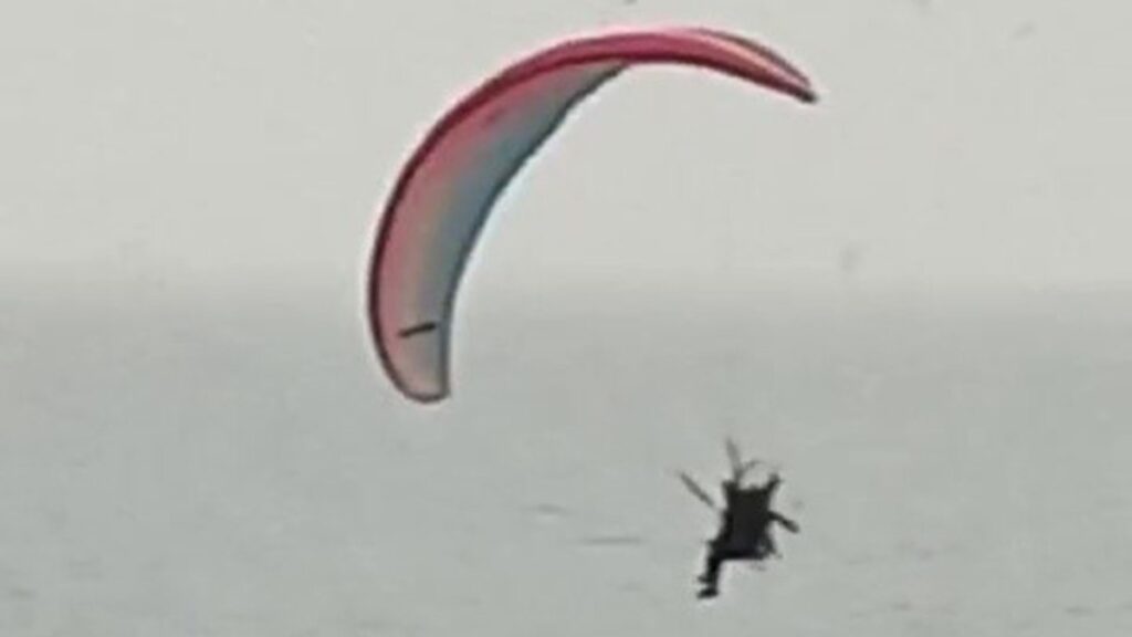 Düzce'de dalgakıranın üzerine düşen paramotorun pilotu yaralandı 3 duzcede dalgakiranin uzerine dusen paramotorun pilotu yaralandi 1m1Xva6G